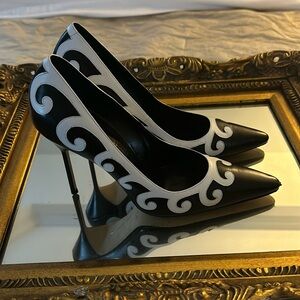 Manolo Blahnik leather high heels made in Italy